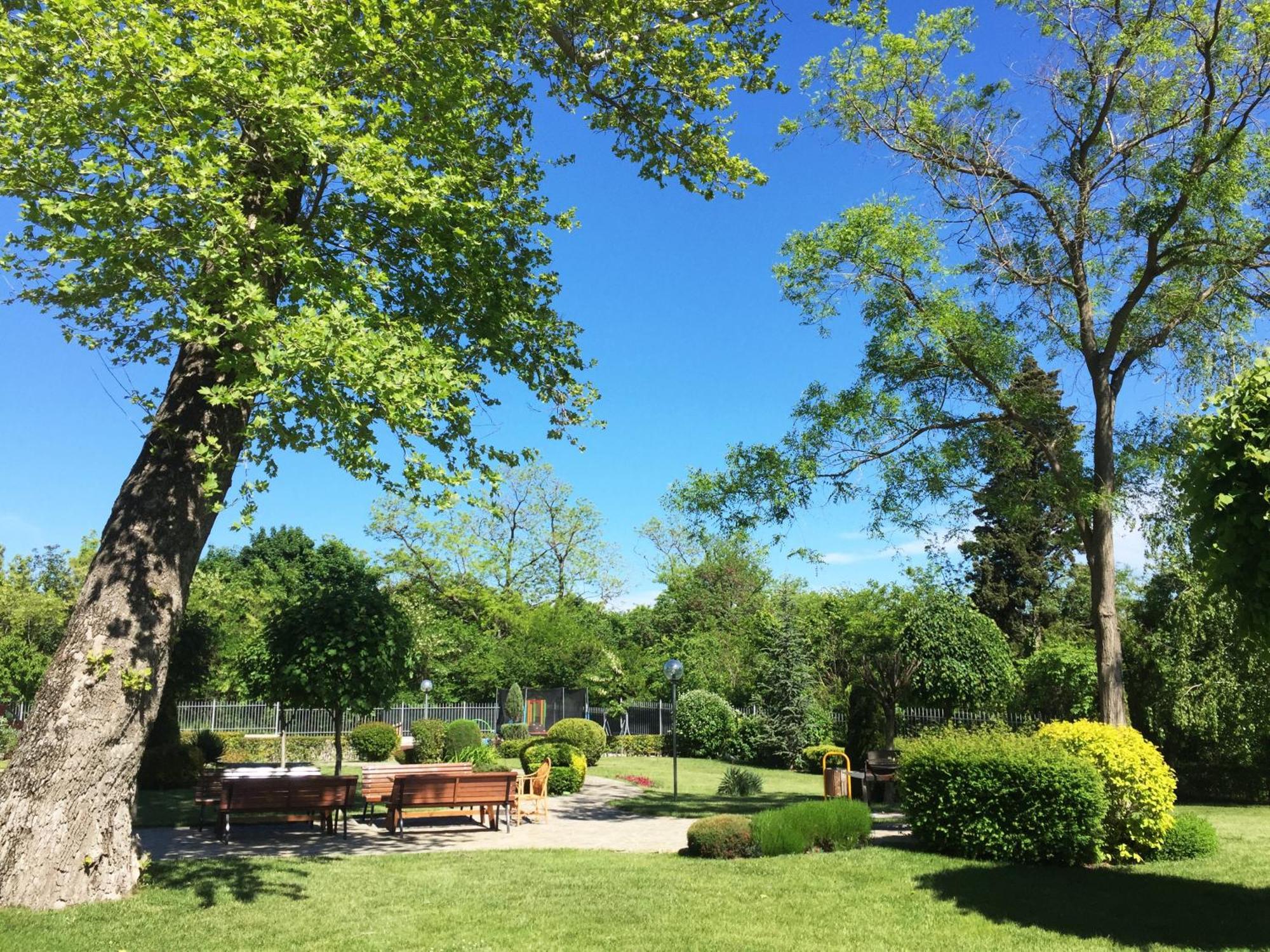 Varna Garden View Apartment Bagian luar foto